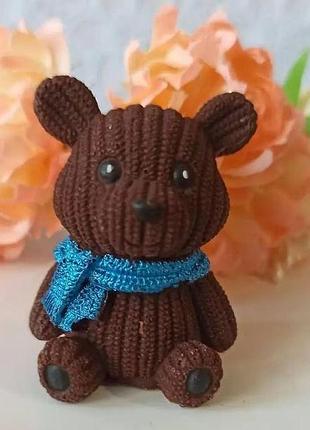 Ведмедик в шарфику. фігурка на торт
