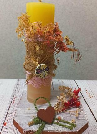 Композиція зі свічкою та сухоцвітом