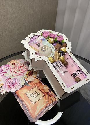 Подарунковий бокс у формі парфуму «for you» з косметикою та солодощами (34×24×9 см)