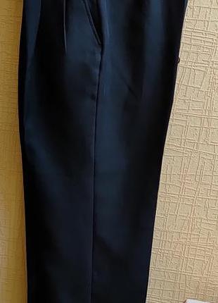 Відмінні чоловічі штани чорні, костюмні.