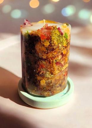 Свеча разноцветная, с сухоцветами - 35 часов горения, с ароматом корица