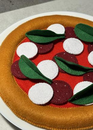 Піца з фетру ціла з салямі і моцарелою 22,5 см