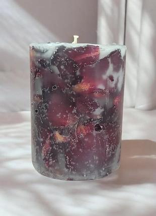 Трояндова мелодія - свічка з бордовими пелюстками троянди, 9*6,5 см, 35 годин горіння, з ароматом м'ята