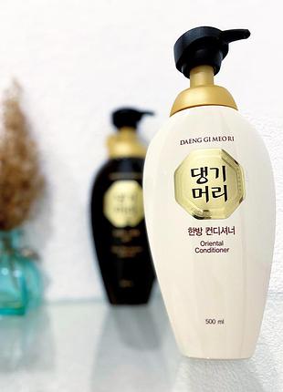 Травяной кондиционер для волос daeng gi meo ri oriental для поврежденных волос (на розлив) 100 мл
