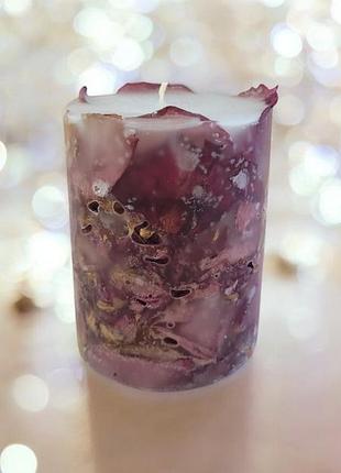 Цветочный лед – свеча с фиолетовыми лепестками розы – 35 часов горения, с ароматом ваниль