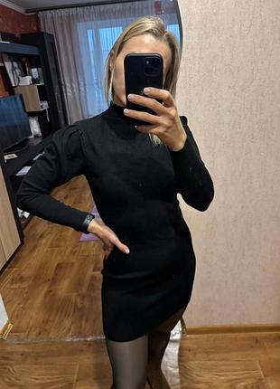 Чорна міні сукня з довгим рукавом