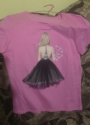 Розовая футболка с девочкой
