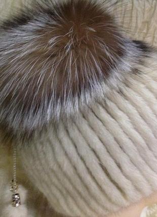 Меховая шапка из норки колотый лёд на вязанной основе с бубоном из чернобурки