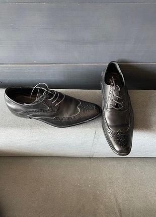 Стильні чорні класичні чоловічі шкіряні туфлі