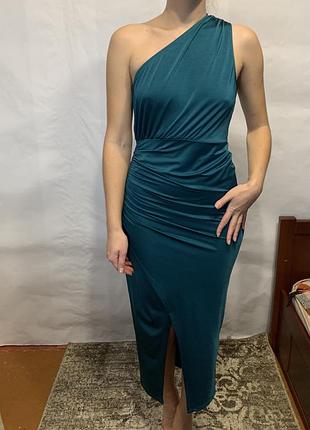Дуже гарна сукня на одне плече гарного зеленого кольору