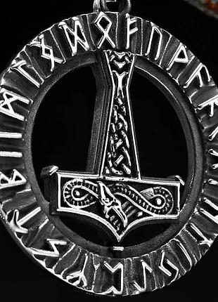 Ретро намисто з кулоном у вигляді молота з рунами вікінгів