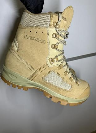 Чоловічі черевики бренду lowa, оригінал, розмір 42, 28 см, виготовлені в німеччині. мультіколор. стан 10/10