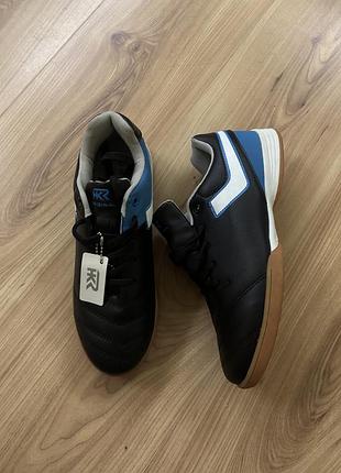 Футзалки / кросівки для тренувань