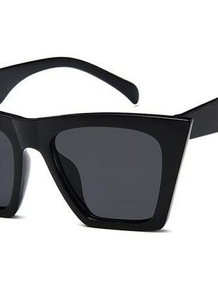 Женские дизайнерские очки - черный стиль