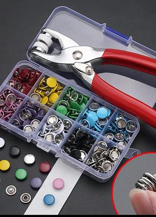 Ручной инструмент для установки и набор кнопок для одежды 50 шт. різнокольоровий