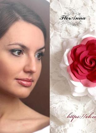 Заколка для волос ручной работы. бело-красная роза из полимерной глины