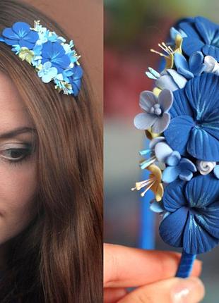 Синий обруч для волос с цветами из полимерной глины "небесные анютины глазки"
