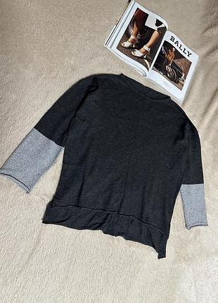 Стильний сірий светр