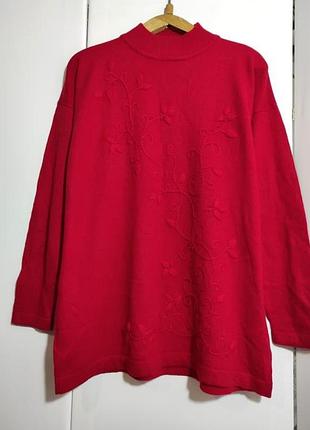 Светр з вишивкою