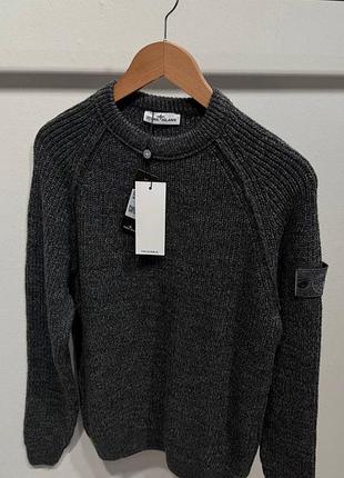 Светр брендовий