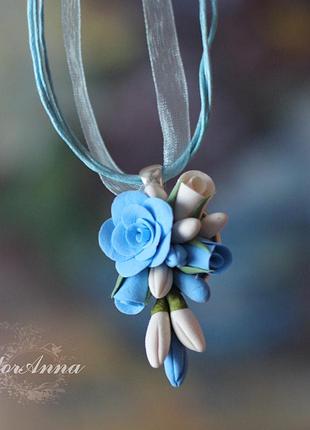 "воздушный" кулон с розами из полимерной глины