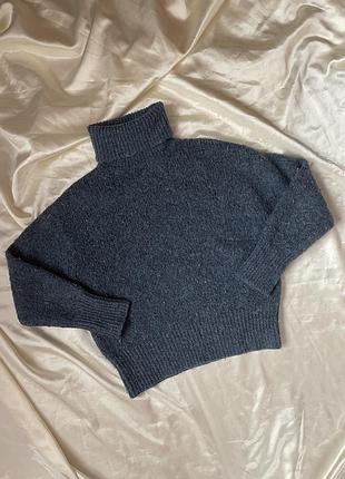 Темно-синій вʼязаний светр з горловиною