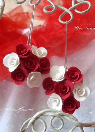Длинные красные серьги ручной работы с цветами "бело-красные розы"