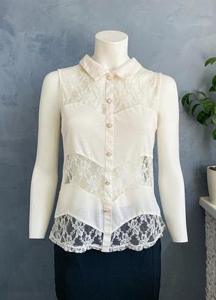 Ніжна блузка сорочка atmosphere кремова з мереживом без рукавів l