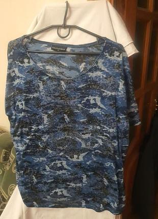 Футболка блуза в синіх тонах зі спущеними плечима, 64 см пог, 64 см довжина