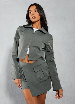 Мини-юбка с запахом и заниженной талией misspap