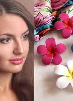 "тропічна плюмерія" (біла) шпилька квітка з полімерної глини (1 шт.)