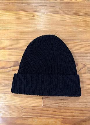 Шапка чорна