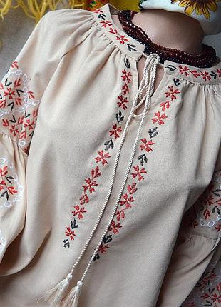 Розкішна нова вишиванка універсального розміру