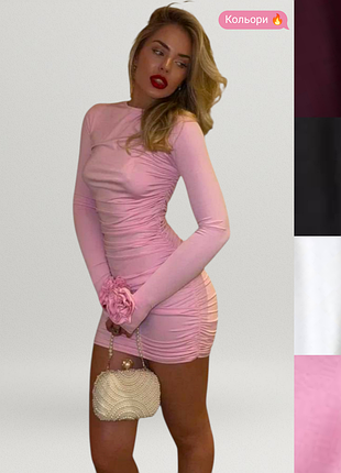 Платье женское мини с розой облегающее по фигуре с драпировкой вечернее праздничное стильное короткое лонг розовое бордовое чёрное белое