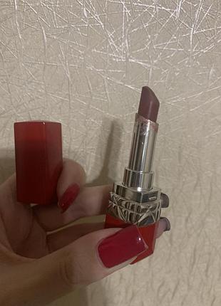 Увлажняющая помада от dior