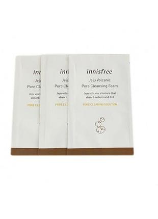 Очищающая пенка для очищения и сужения пор innisfree jeju volcanic pore cleansing foam пробник