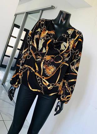 Черная блузка shein с v-вырезом и цепочным принтом (uk 12 / eur 40) | 100% полиэстер