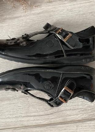 Clarks-черные лаковые туфли/босоножки для девочки, винтажного фасона2 фото