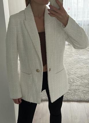 Піджак дуже гарна якість.  новий.