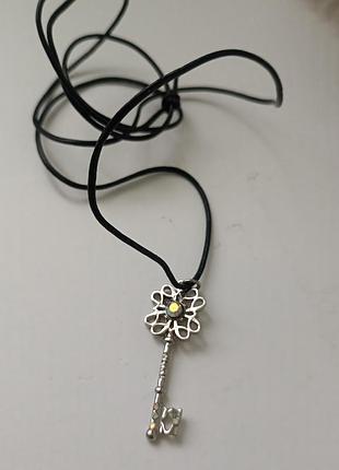Подвеска "ключик" на шнурке
