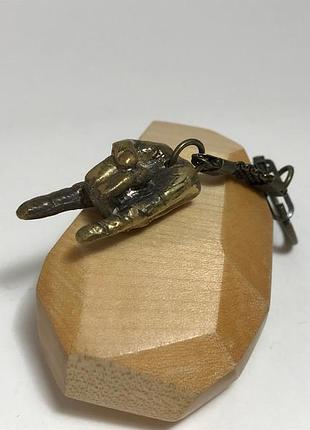 Брелок "рокерская коза" бронза