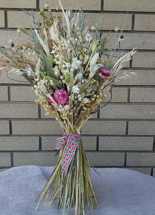 Букет із сухоцвітів і злаків