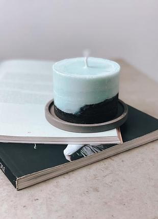 Соевая свеча в бетоне с эфирными аромамаслами с подставкой 8,5х8см sensual vetiver