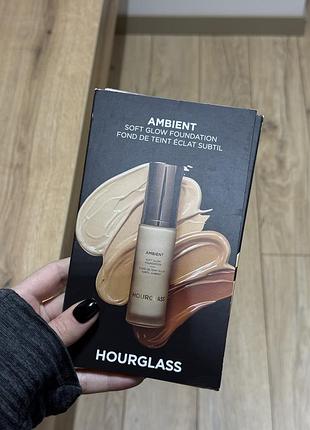 Пробник тонального крему hourglass