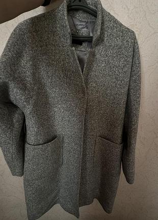 Стильне пряме пальто