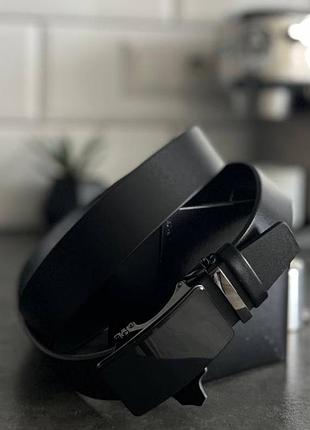 Чорний шкіряний ремінь з автоматичною пряжкою
