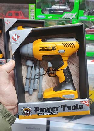 Детский шуруповерт с подсветкой power tools на батарейках 4 насадки вращается в обе стороны