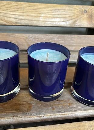 Свічка в скляному підсвічнику