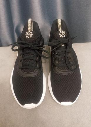 Кроссовки -nike