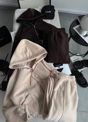 Стильні спортивні костюми